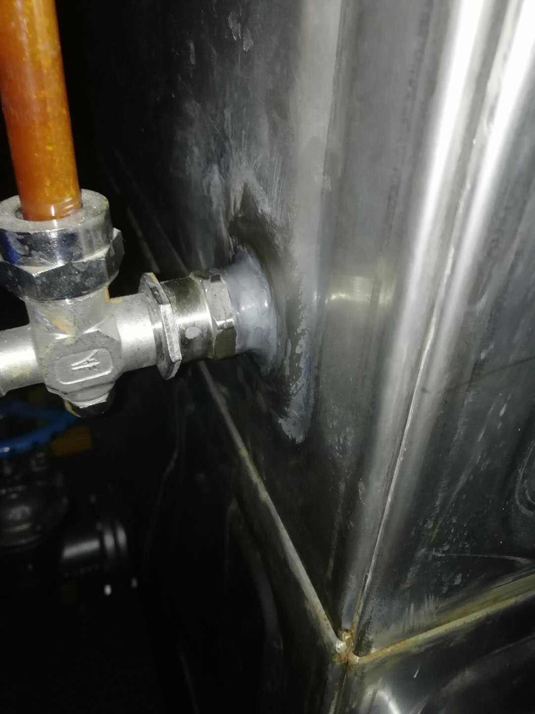 應用TK-6420金屬專用ab膠水點膠無需太厚，但要勻稱